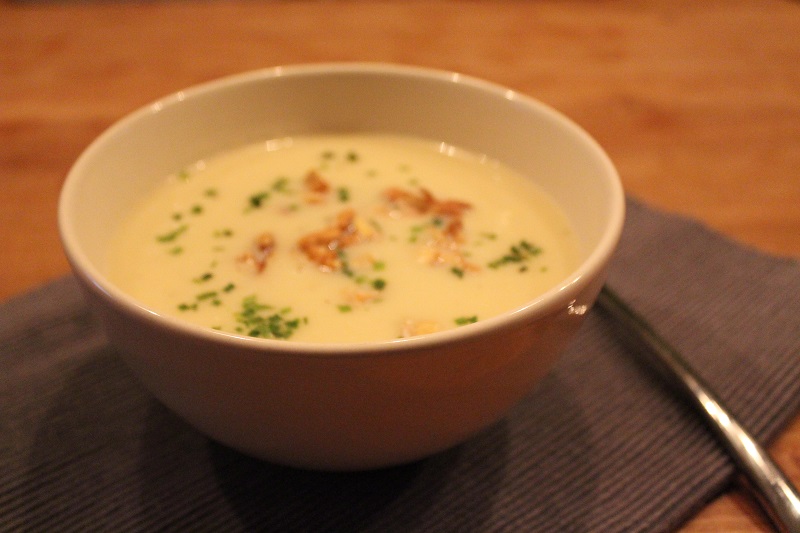 Romige pastinaaksoep met knoflook