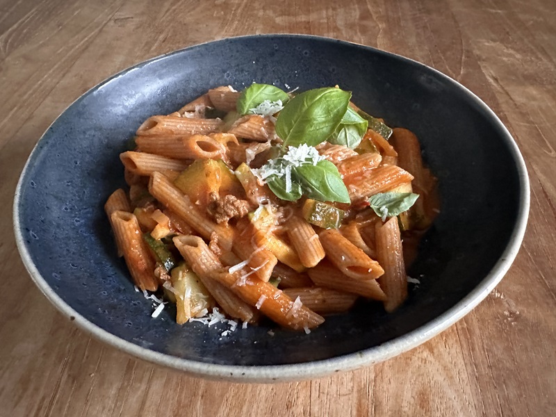 Penne met courgette-gehaktsaus