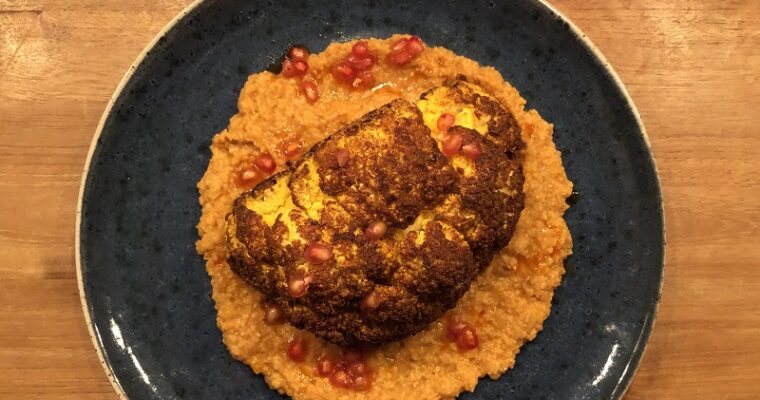 Geroosterde bloemkool met hummus