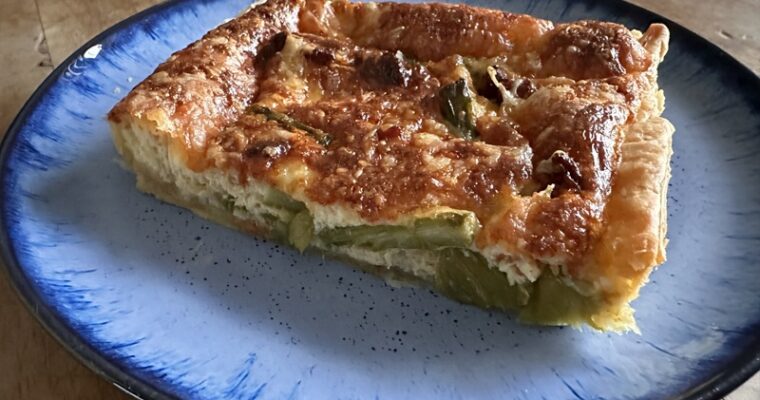 Quiche met groene asperges, chorizo en gruyère
